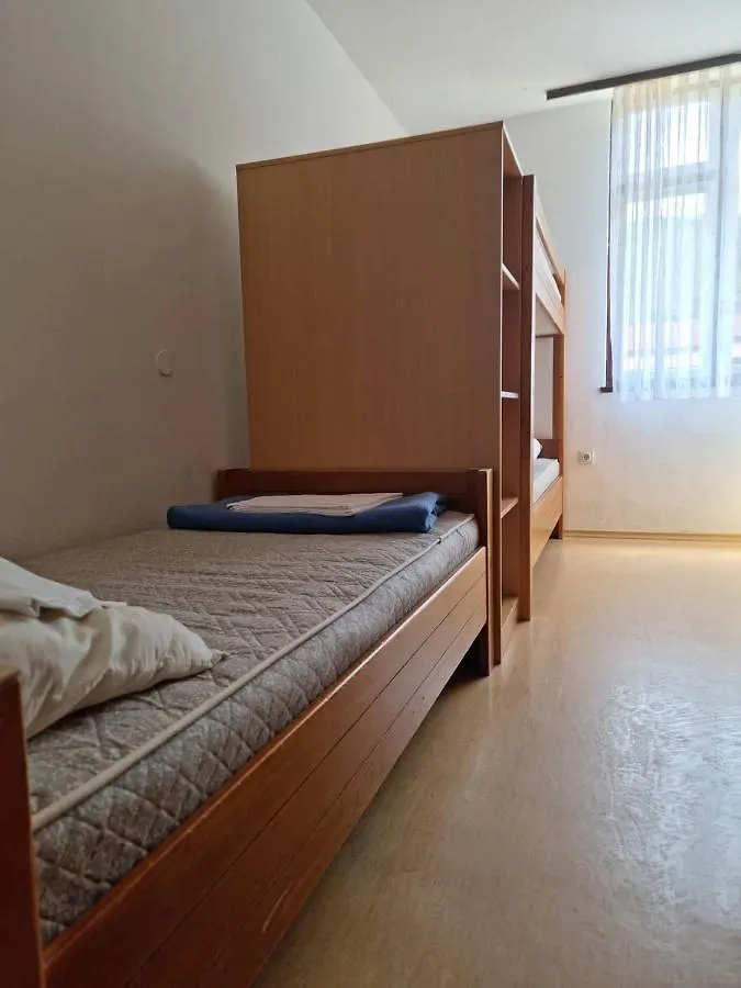 Youth Hostel Pinesta Novigrad Istria 0*,  Kroatië