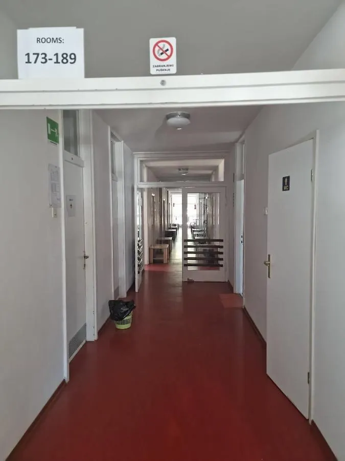 Youth Hostel Pinesta Novigrad Istria Hırvatistan