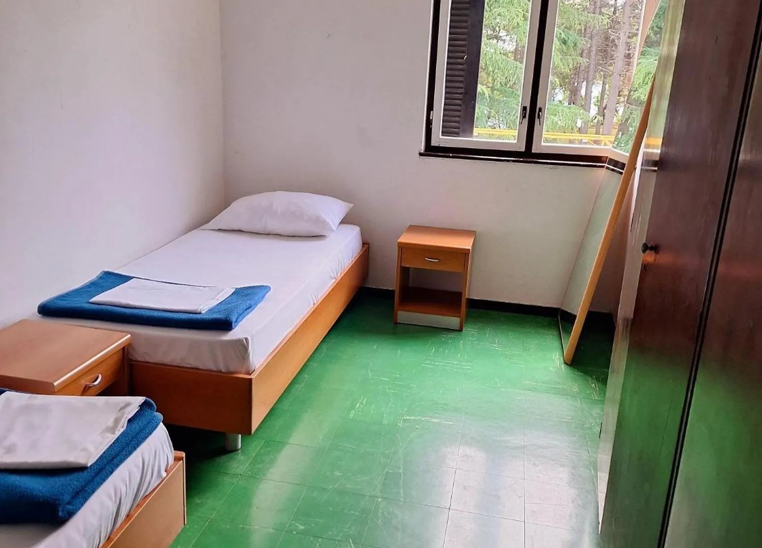 Youth Hostel Pinesta Novigrad  Croatia