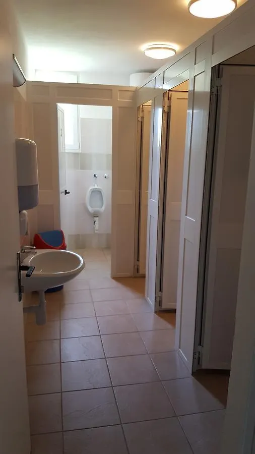 Youth Hostel Pinesta Novigrad Istria Hırvatistan