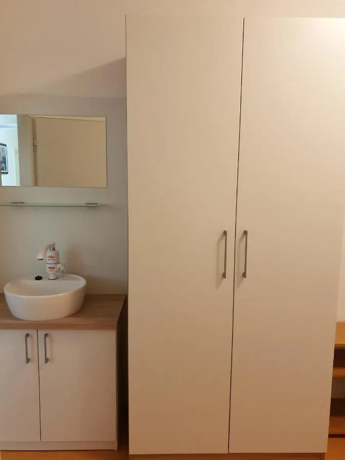 Youth Hostel Pinesta Novigrad Istria Hırvatistan