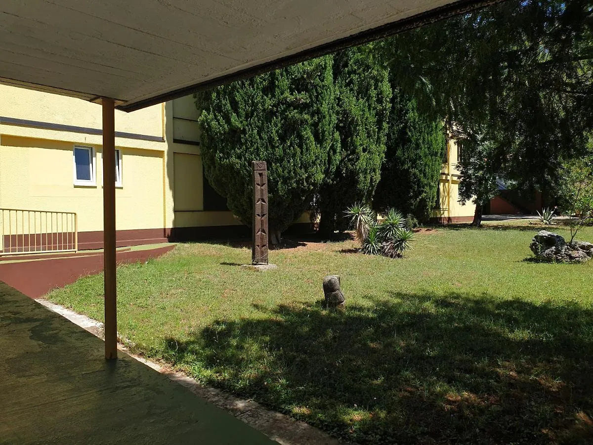 Youth Hostel Pinesta Novigrad Istria