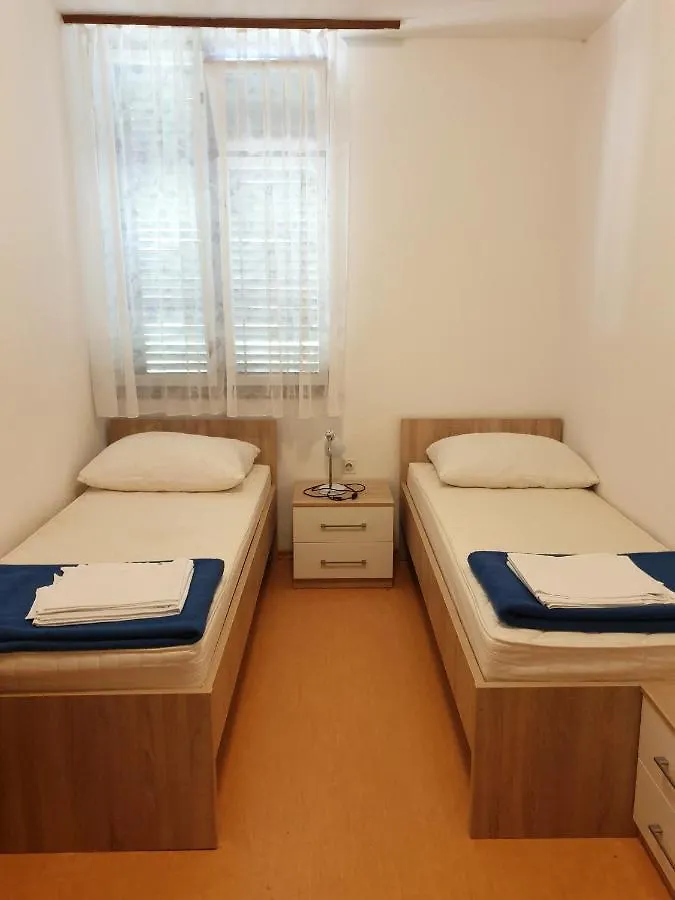 Youth Hostel Pinesta Novigrad Istria